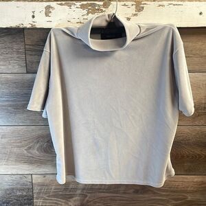 Forever 21 Juniors Gray Top, high neck size 1X